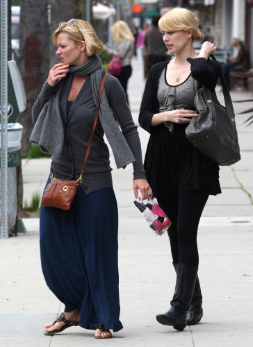 #4873467 EXCLUSIVE... Exclusive... Actress Jaime Pressly did some window-shopping in Los Angeles, Ca