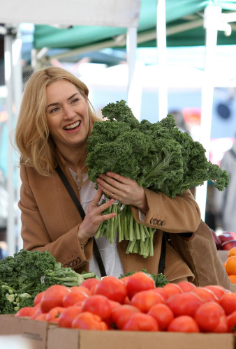 Kate Winslet 'Collateral Beauty' Set 004
