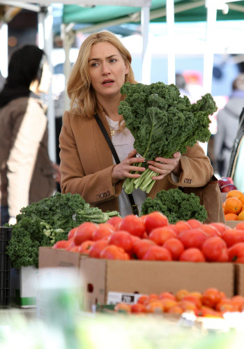 Kate Winslet 'Collateral Beauty' Set 010