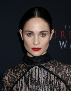 Tuppence Middleton Current War 37